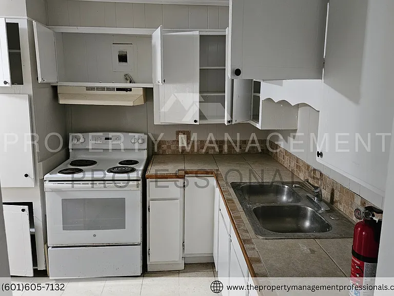 140 Neatherwood Dr — Photo 4