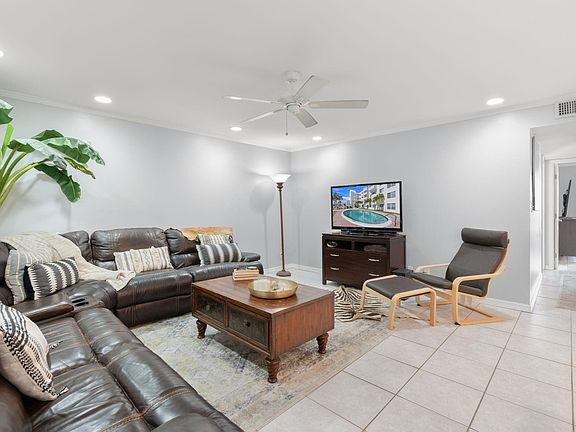 2nd image of 2870 NE 14th Street Causeway #102c