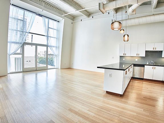 2nd image of 1130 S Flower St APT 411