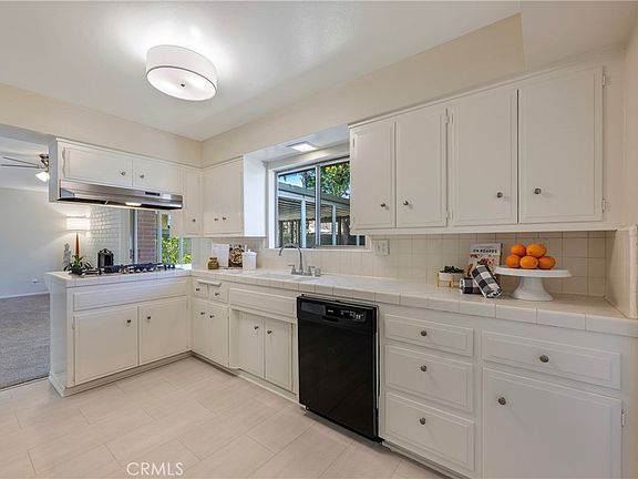 5th image of 2115 E South Redwood Dr