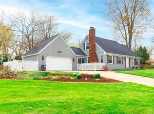 27758 Johnson Rd, Grosse Ile, MI 48138