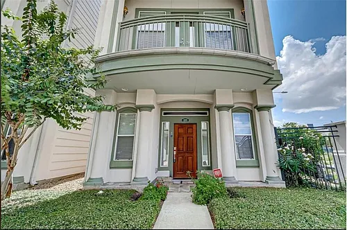 1215 Wentworth St Photo 1