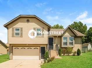 1704 W Pelham Path, Raymore, MO 64083