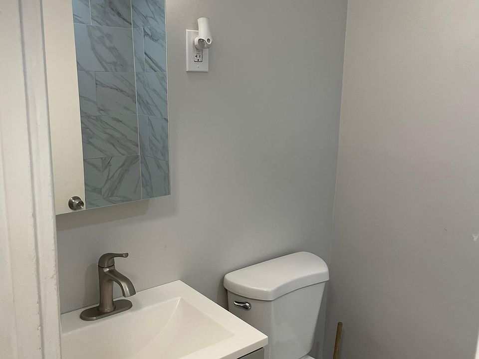 1st image of 812 Selma St Floor 2