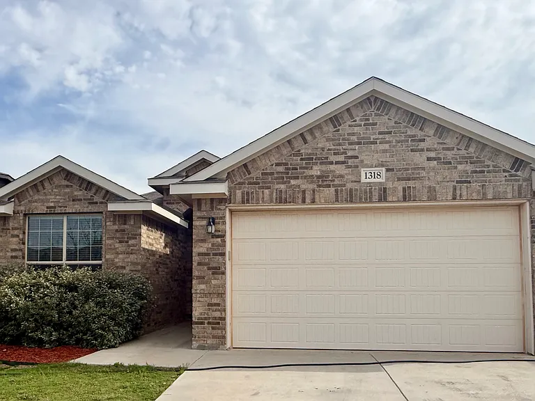 1318 Madrone Ave — Photo 2