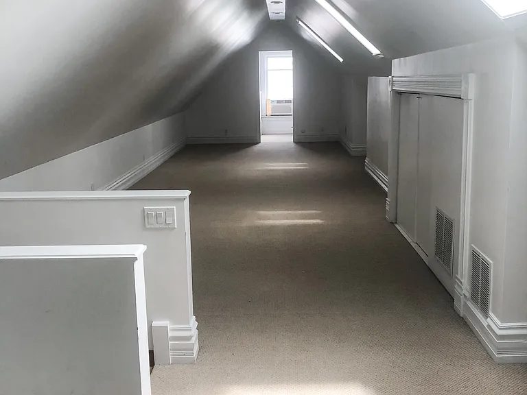 3319 N Southport Ave — Photo 10