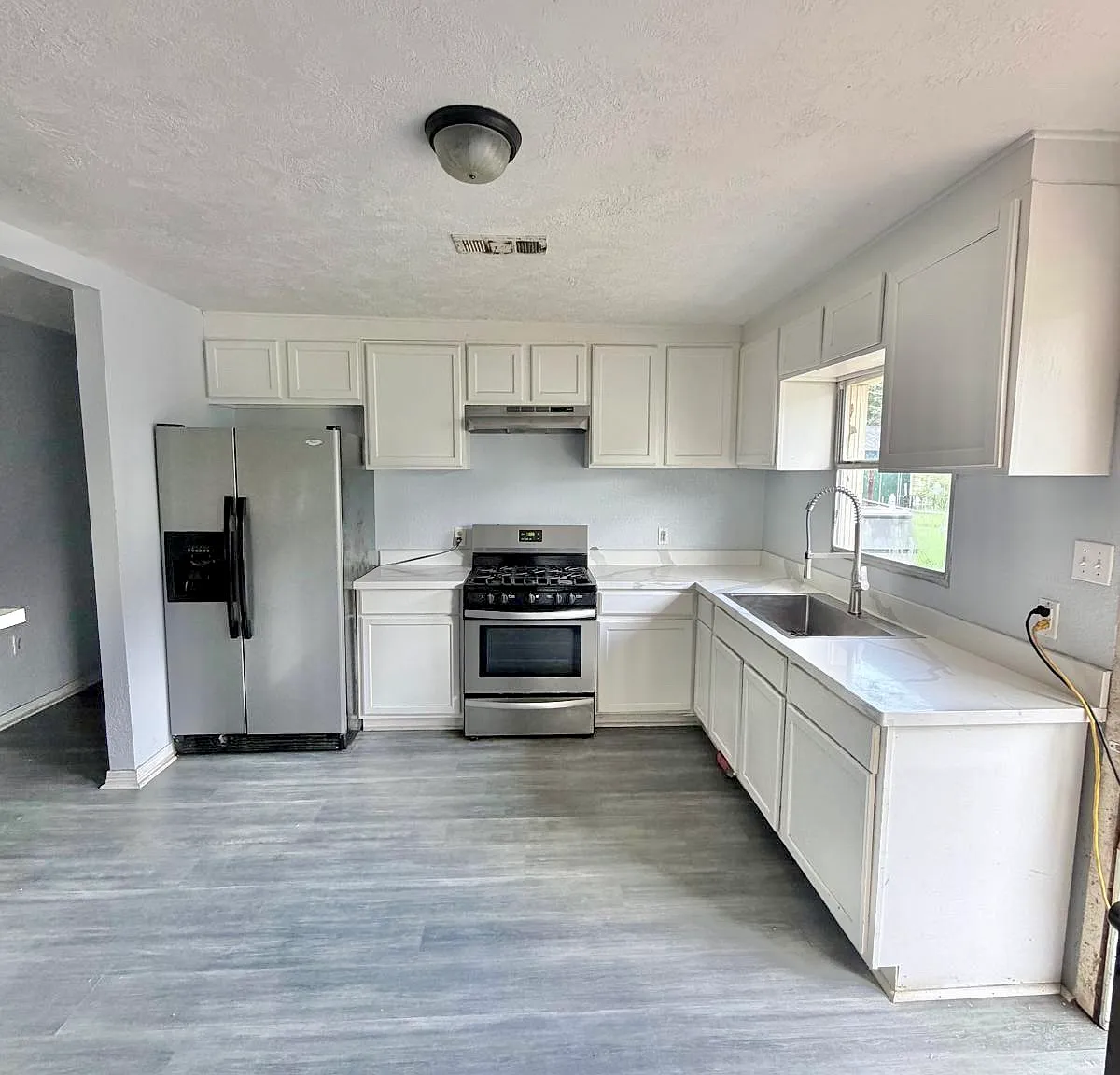 3 bed, 1377 sqft, $1,450 — Photo 2
