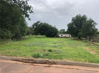 911 N 6th St, Sayre, OK 73662