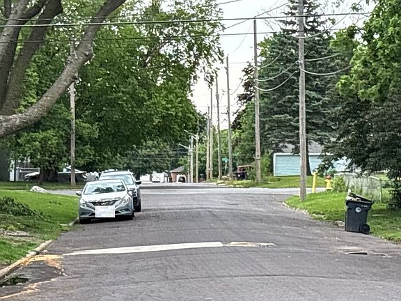 4th image of 1417 Lake St