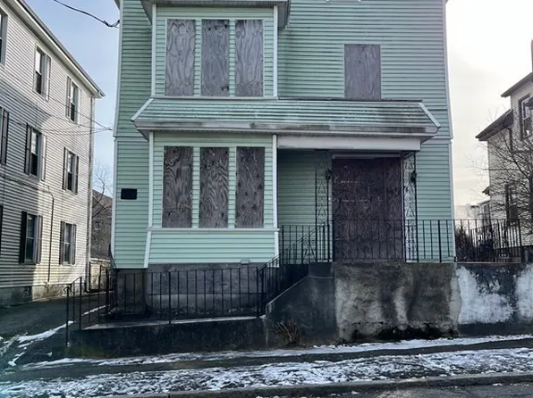 26 Peckham St, New Bedford, MA 02746