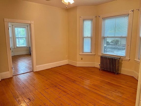 3rd image of 216 Quincy Ave #1