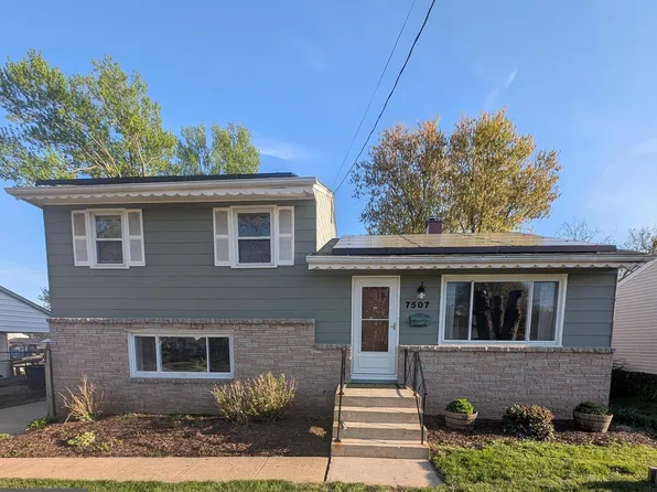 7507 Dover Ln, Lanham, MD 20706