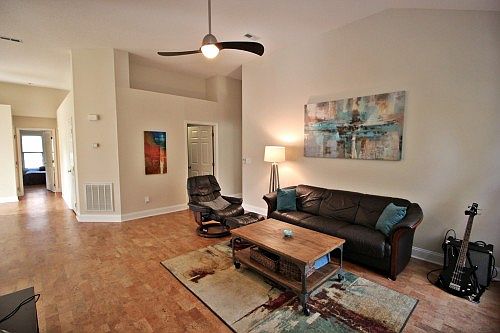 5th image of 100 Great Lake Dr