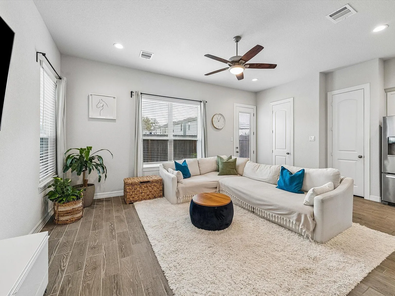 3 bed, 2.5 bath, 1705 sqft, $2,600 — Photo 4