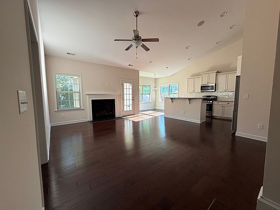 3rd image of 3417 Beaver Ln
