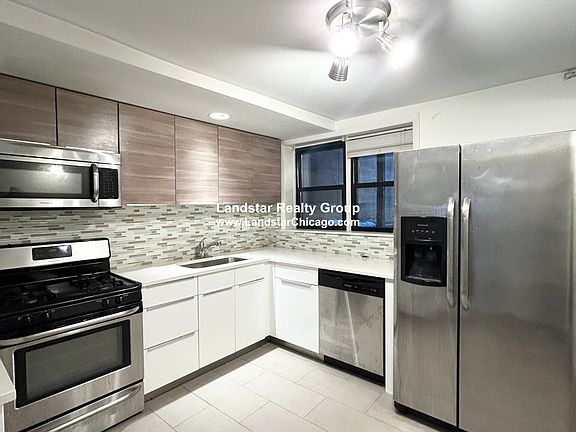 2nd image of 1160 N La Salle Dr #G