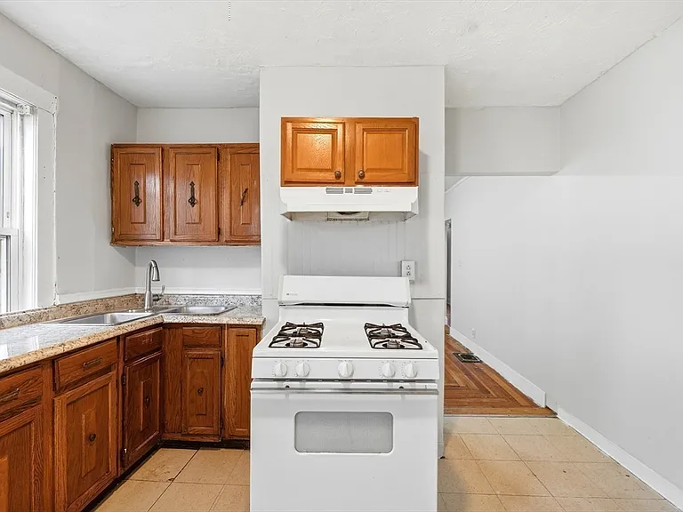 78 Mills St #1 — Photo 6