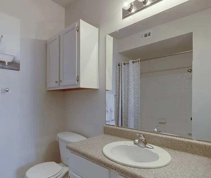 La Crosse Apartments — Photo 23