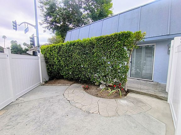 2nd image of 7500 Fountain Ave