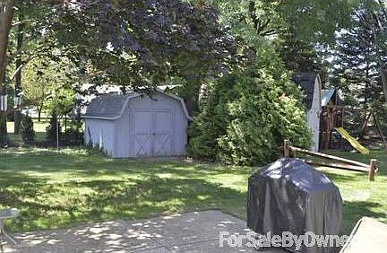 4th image of 32651 Redwood Blvd