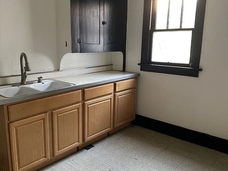 1413 Wellesley Ave — Photo 21
