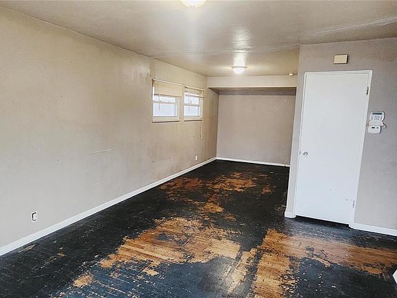 3rd image of 10561 Spring Garden Dr