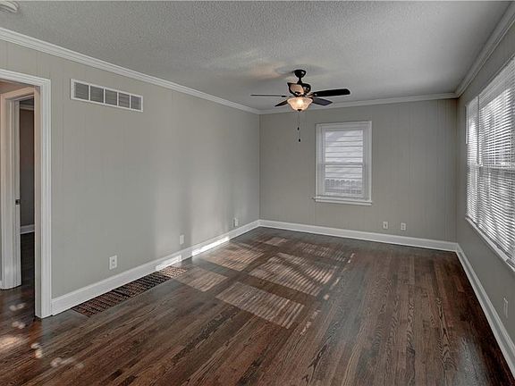 2nd image of 5300 W 51st St