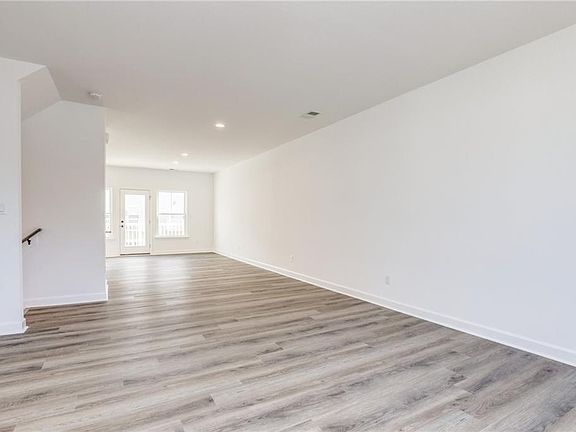 5th image of 1005 Opal St #104