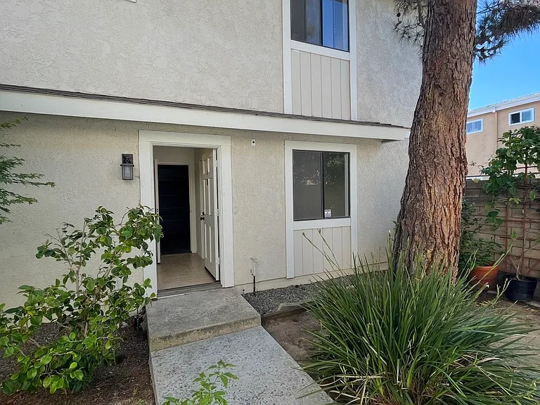 1872 Monrovia Ave #A8 — Photo 1