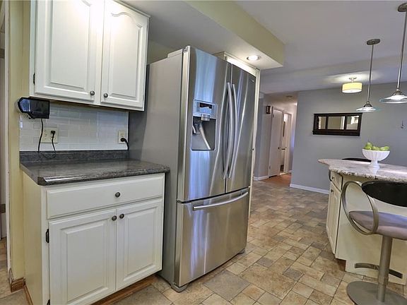 5th image of 16 Pittsford Manor Ln