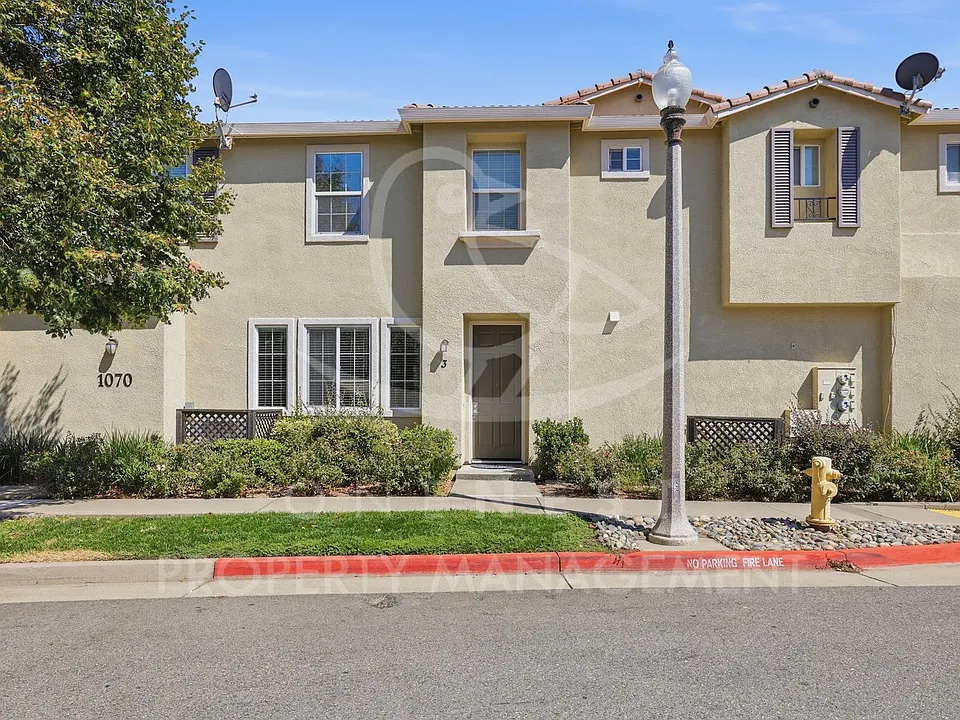 1070 Sierra View Cir #3