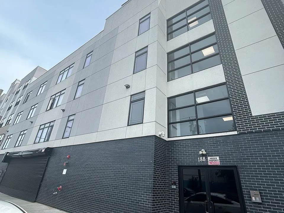 188 Lafayette St #403