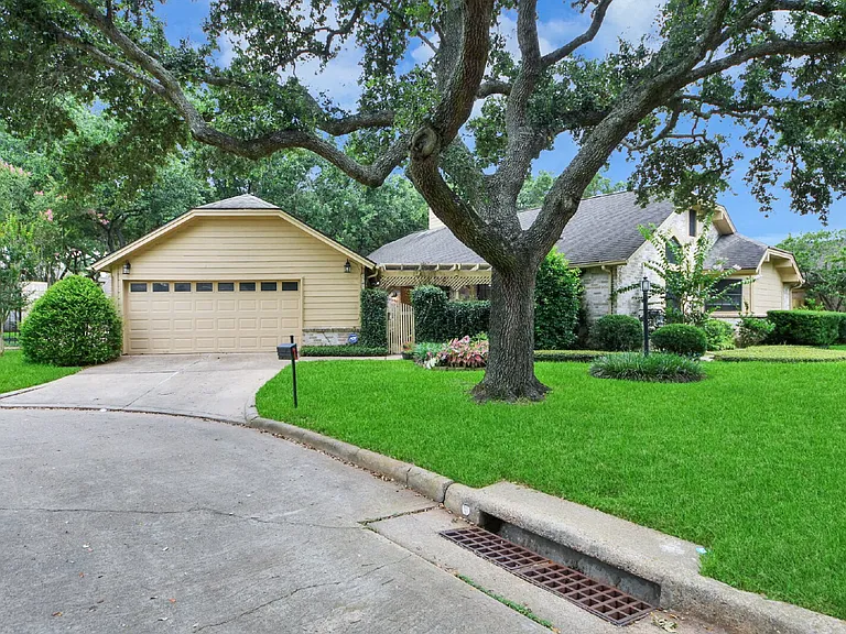 1023 Oyster Bay Dr — Photo 7