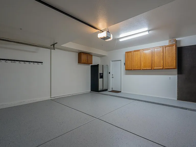 Epoxy floor +2nd Fridge/Freezer