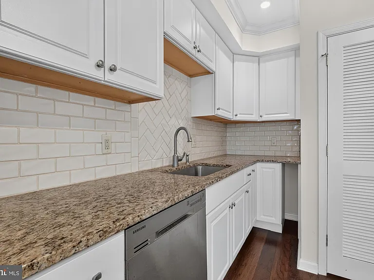 4435 Sansom St #1 — Photo 7