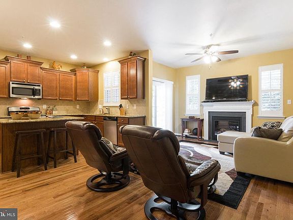 4th image of 1008 Stegman Pl