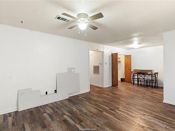 4th image of 3909 Olive St