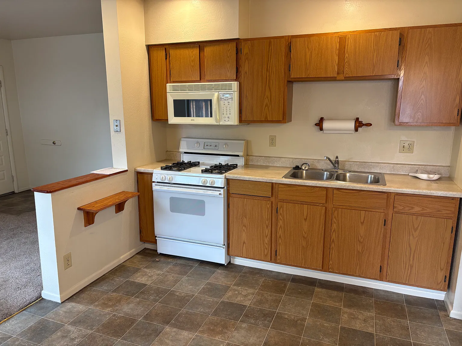 2 bed, 768 sqft, $1,600 — Photo 4