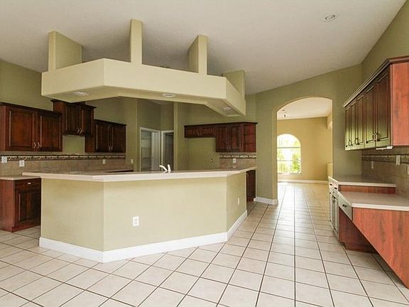 3rd image of 10607 Lithia Estates Dr