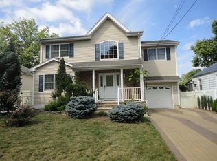 109 Westminster Dr, Saddle Brook, NJ 07663