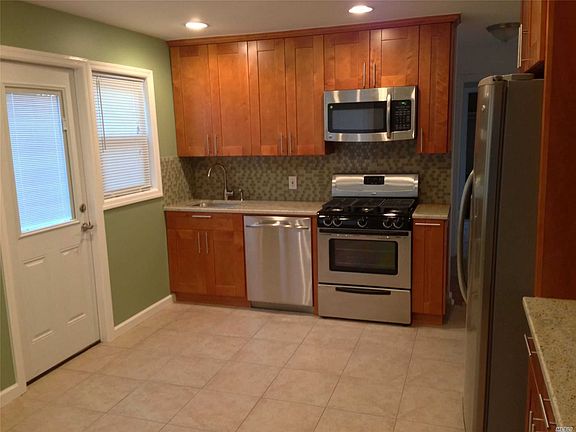 4th image of 203 Lawrence St