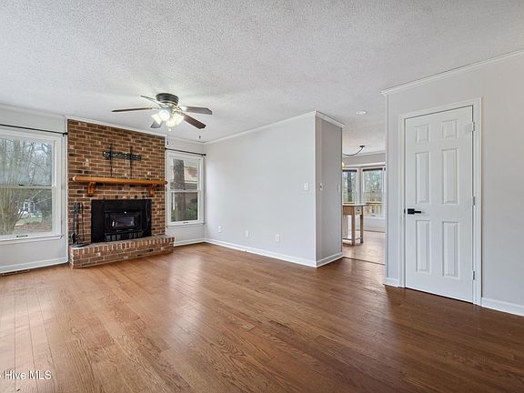 3rd image of 406 S Brookside Ct