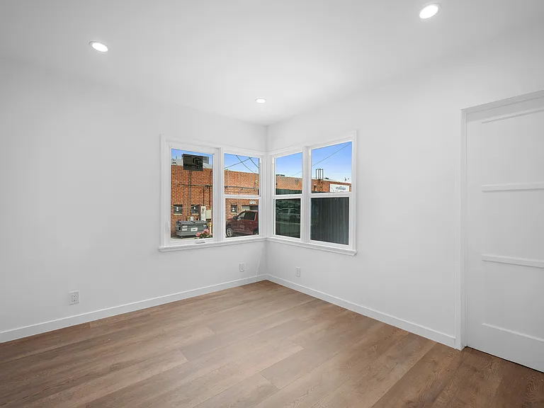 314 W Cedar Ave — Photo 5