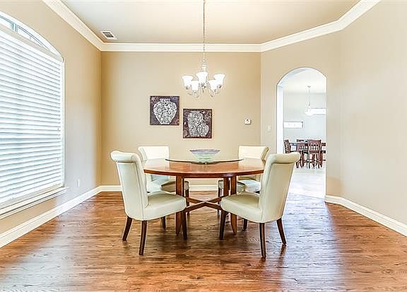 2nd image of 1613 Chancellor Ln