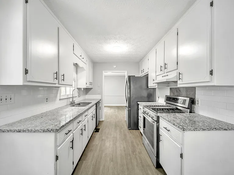 608 Wood Ridge Dr — Photo 3
