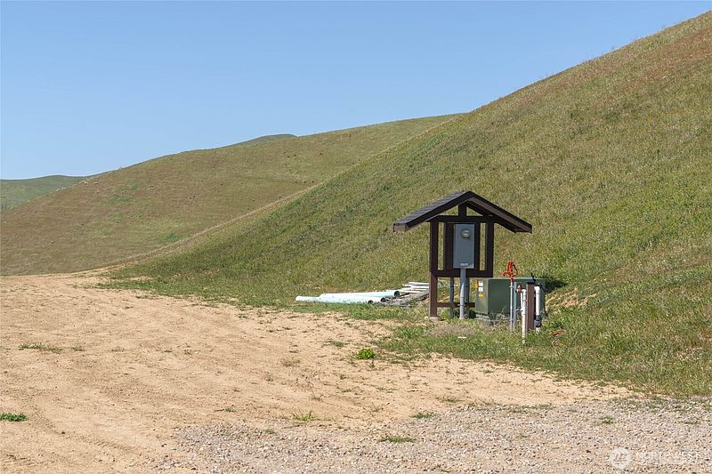 3rd image of 519 Diede Hills Lane