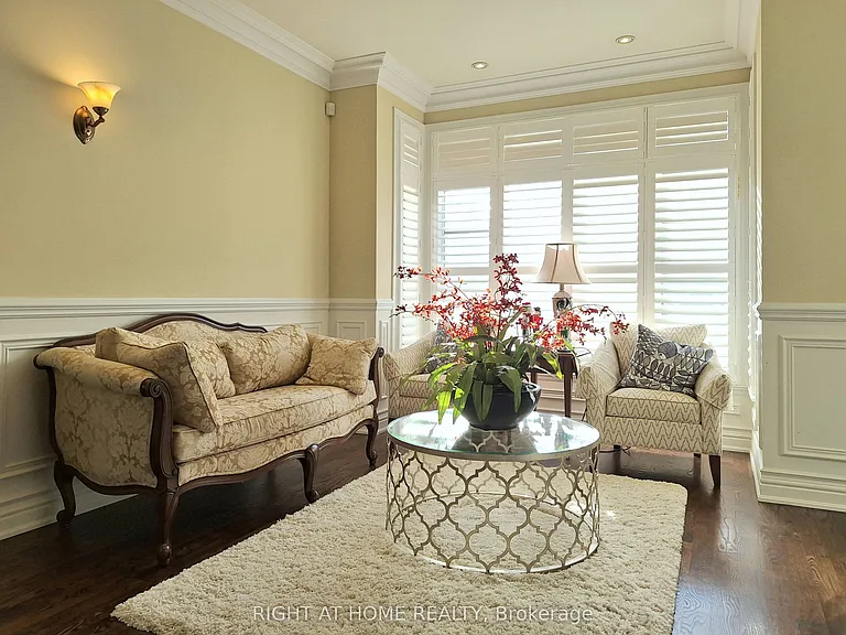 378 Douglas Ave — Photo 2