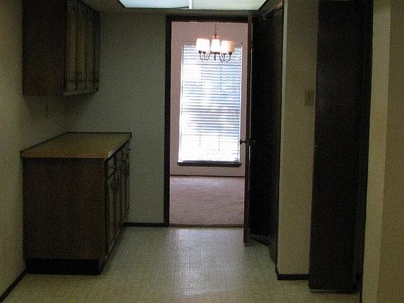 3rd image of 6517 Burrows Ct