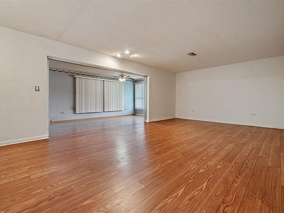 5th image of 1735 Union St