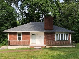 207 Piccadilly Dr, Winston Salem, NC 27104